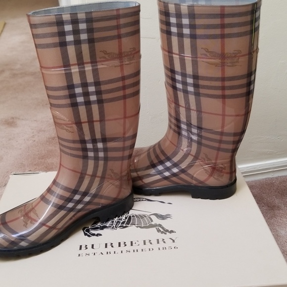Burberry Rain boots - Picture 1 of 3